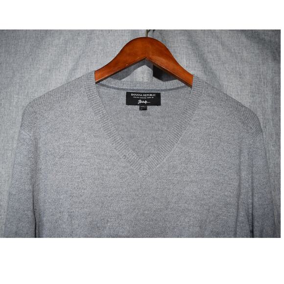 Banana Republic Italian Merino Gray V-Neck Sweater Men’s Medium - Picture 2 of 3